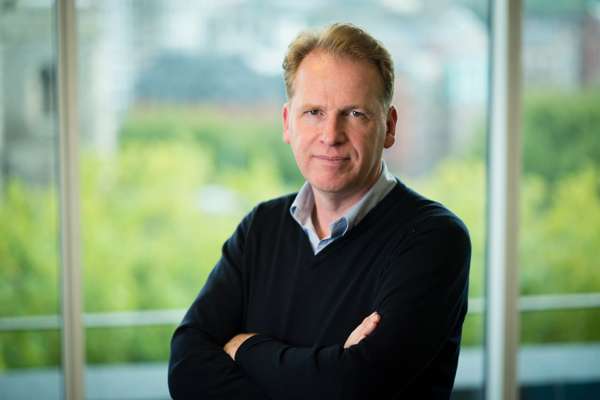 Nigel Toon: Таланттардың жылыстауы: Ұлыбритания өз мамандарын қалай сақтап қалады?