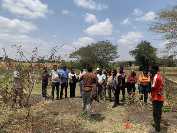 Abhijit V. Banerjee and Esther Duflo: Аңыз ба, әлде шындық па? Кедейлер туралы мифтер