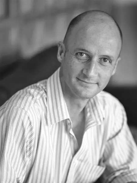 Michael Vlismas: Tesla кинотеатры мен дайнеріндегі бір кеш: Сюрреалды шындық