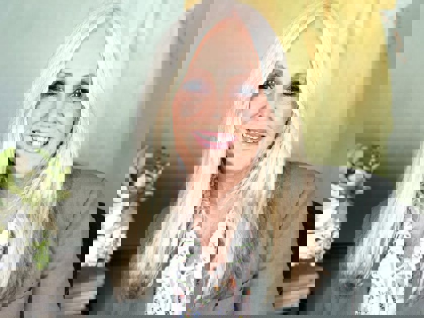 Әлемнің жасырын коды: Ронда Берн философиясы және сананың жаңа архитектурасы