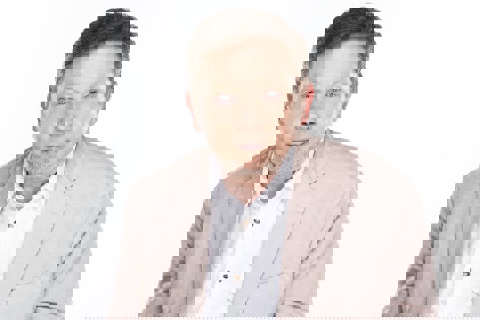 Тылсым тыныштық пен мазасыз ақылдың арпалысы: Экхарт Толле іліміне терең талдау